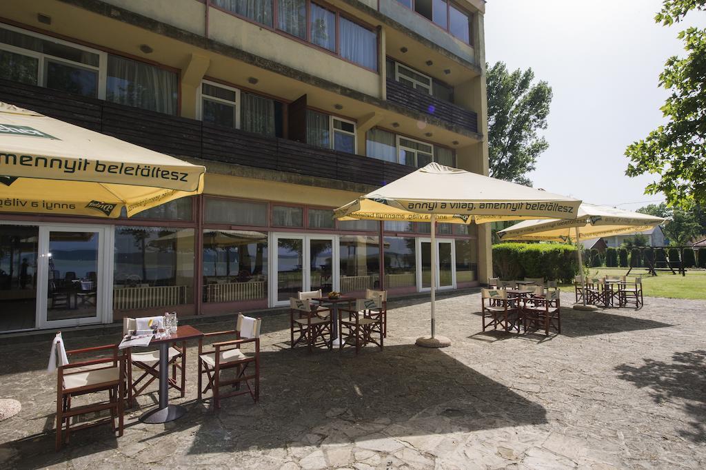 Familia Hotel Balatonboglar Ngoại thất bức ảnh